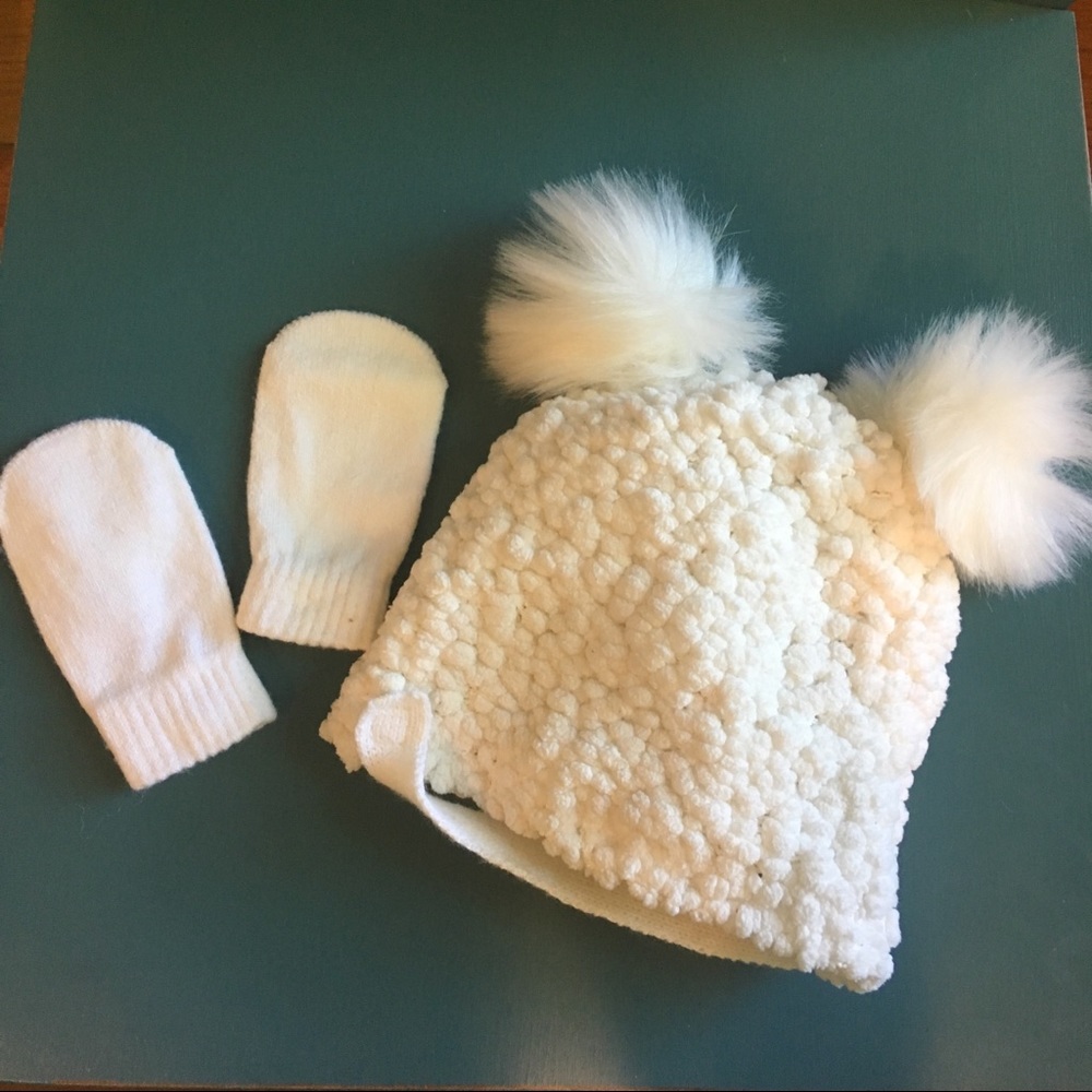 Sweet white hat and mitten set